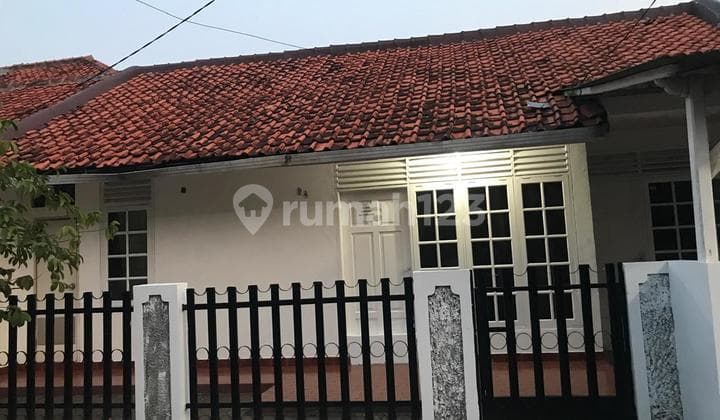 Rumah Asri di Komplek Deplu 74 Pondok Karya Tangsel