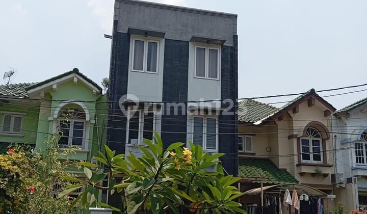 3-Story House In Kebayoran Lama Cluster South Jakarta