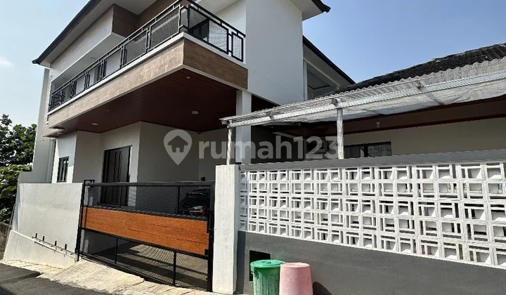Beautiful 2-Story House in Cirendeu, South Tangerang