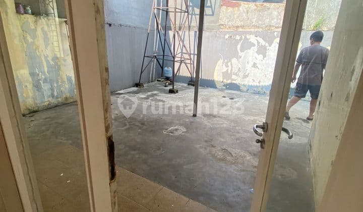 The House at Asri and Comfortable Raha Valencia in Pondok Aren.