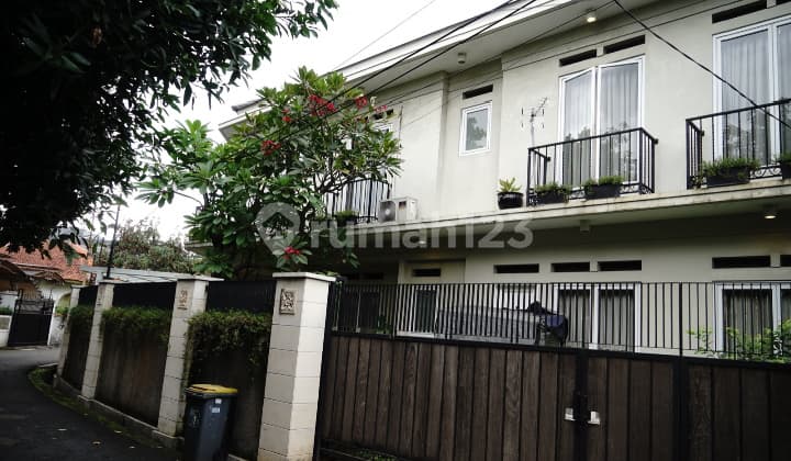 Rumah Posisi Hook Lokasi Strategis di Tanah Kusir Jaksel