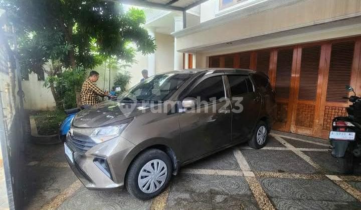 Rumah Bagus Bebas Banjir di Komplek Sekneg Cidodol Kebayoran Lama