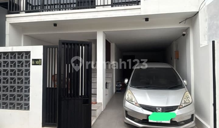 Beautiful Minimalist Modern House in Petukangan, South Jakarta