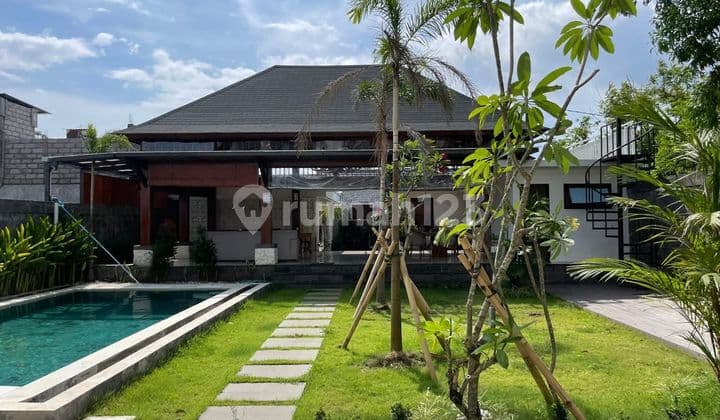 VILLA MEWAH 4 BEDROOMS DEKAT PANTAI PANDAWA
