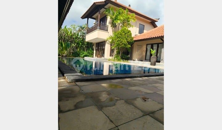 Spacious Semi-Villa House, Furnished, in a Complex in Nusa Dua
