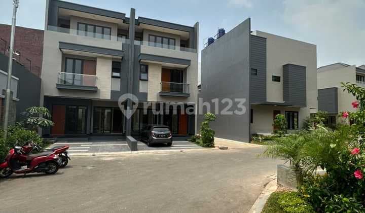 Rumah 3 Lantai Baru di Arteri Kelapa Dua, Kebon Jeruk, Jakarta Barat