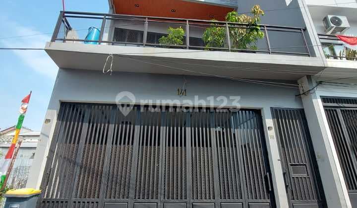 For Sale Brand New Modern House 3 Lantai plus Rooftop Praja Area Kebayoran Lama