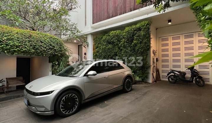 Dijual Rumah Cantik, Rapi dan Terawat di Kemang, Jakarta Selatan