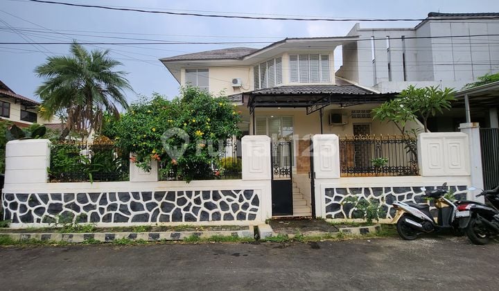 For Sale Hook House in Pangkalan Jati, Cinere, Depok Strategic Location, Close to South Jakarta