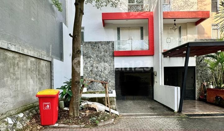 For sale: Residential unit in a cluster with a comfortable and lush environment, plenty of trees, wide row roads in the Cirendeu area.