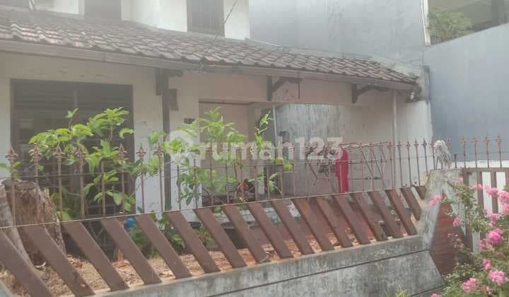 Dijual Rumah Lama Dalam Komplek Besar Bintaro Pesanggrahan Jakarta Selatan