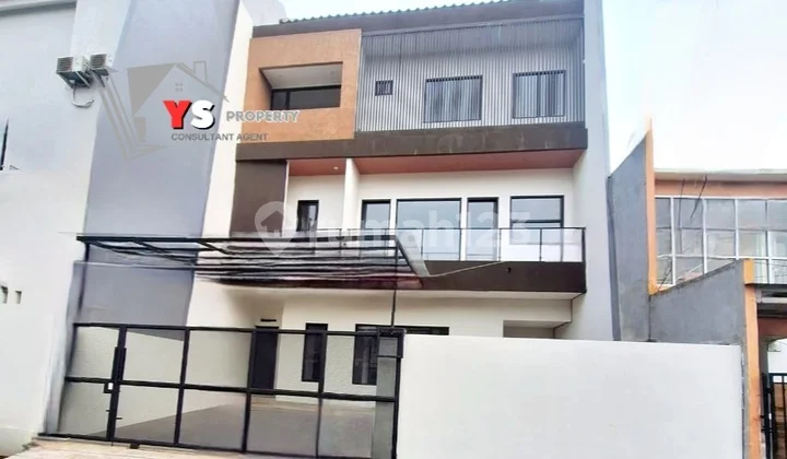 Rumah Mewah Baru 3 Lantai Duren Sawit - Siap Huni, Lokasi Strategis! Zn85