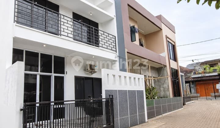 Rumah 2 Lantai 1,3 M-An Siap Huni Pondok Kelapa Duren Sawit - Dekat LRT, Bebas Banjir! 391