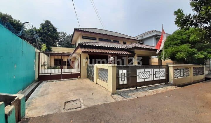 Strategic Location House in Kebayoran Lama, South Jakarta