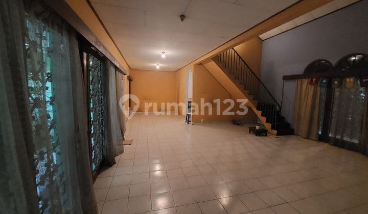 Disewakan Rumah Lama 2 Lantai bisa untuk Kantor