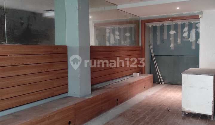 Disewakan Ruko 1 Lantai Facade Kaca Dekat ke Blok M
