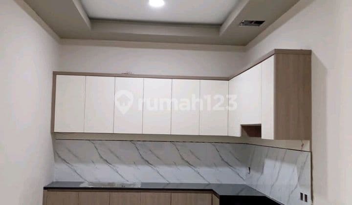 Disewa Rumah Uk.10 1¼ Lantai di Citra Garden Jalan 2 Mobil