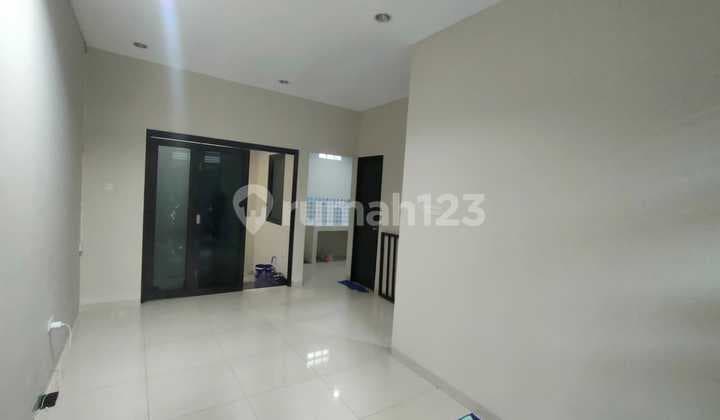 Dijual Rumah.baru 2 LT Minimalis Modern 3 Kamar Tidur . Submersible... Sayap Buah Batu Bandung