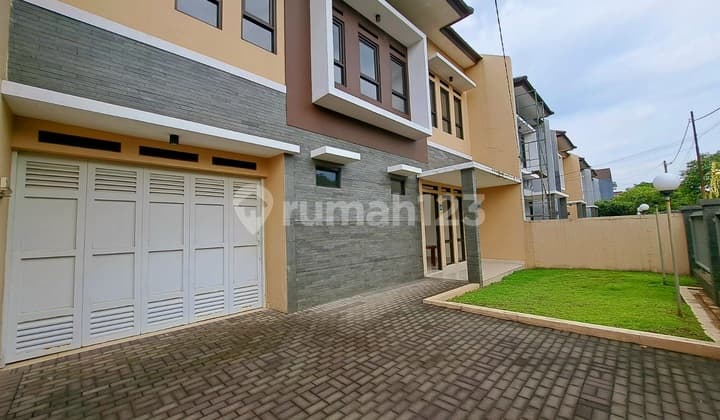 DIJUAL RUMAH 2 LANTAI MINIMALIS MODERN ...MAIN ROAD
