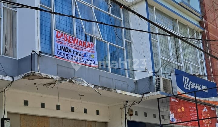 Disewakan Ruko Bagus dan Strategis 3 Lantai Sumber Sari