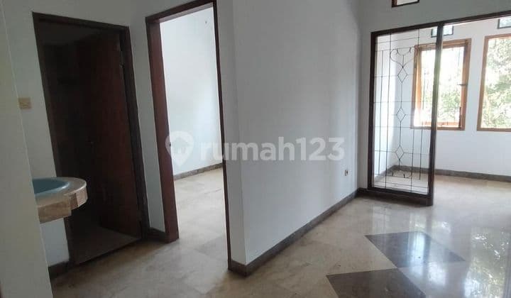 Disewakan Rumah Cantik dan sangat terawat 2 Lt cluster Batununggal