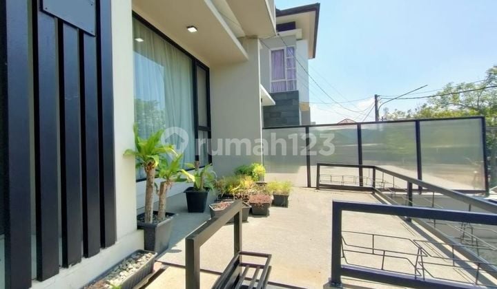 DIJUAL RUMAH 3 Lt MINIMALIS MODERN ....SEMI FURNISHED MEKARWANGI