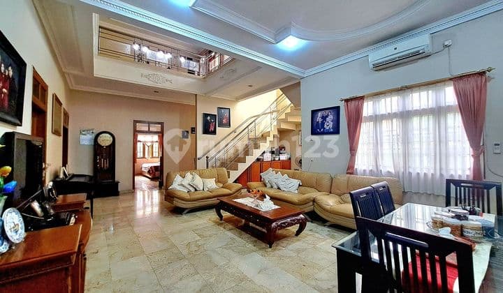 DIJUAL RUMAH 2 LT LUAS DAN ASRI DAN BAGUS HADAP TIMUR SURYALAYA