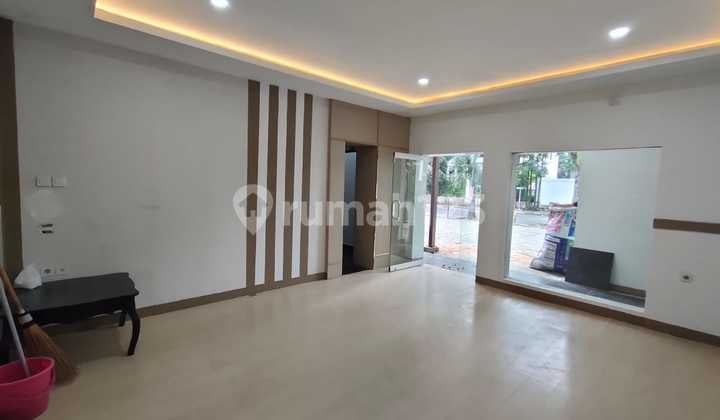 Murahhh ...... Disewakan Ruang Usaha dengan 14 Ruangan .... Cocok Utk Bimbel, Cafe Kuliner, Salon Kecantikan Sayap Riau Bandung