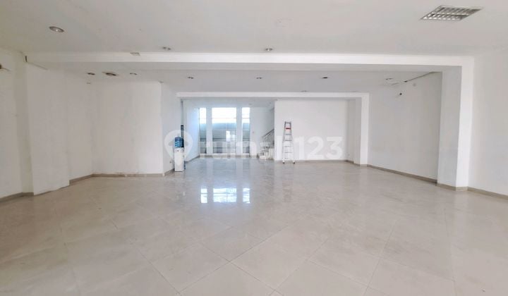 Disewakan Ruang Serbaguna 3 Lantai 2 Mukaaaa ....cocok Utk Perkantoran Dan Gudang.... Mainroad Soekarno Hatta