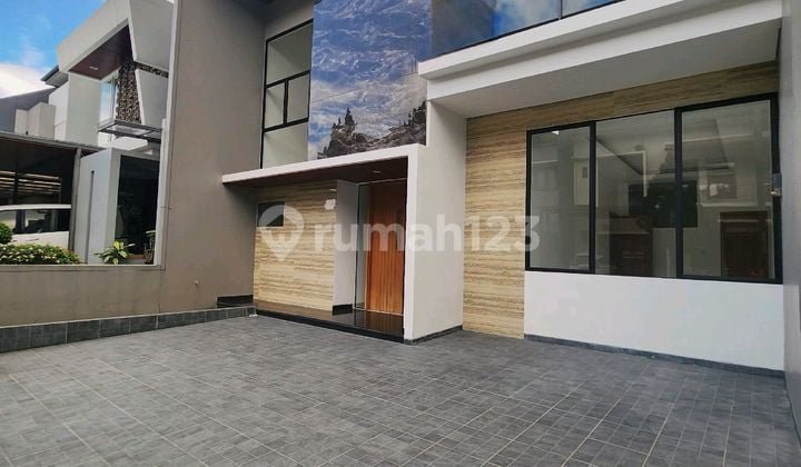 Dijual.rumah Baru 2 Lt Minimalis.modern Posisi Bagus .... Singgasana