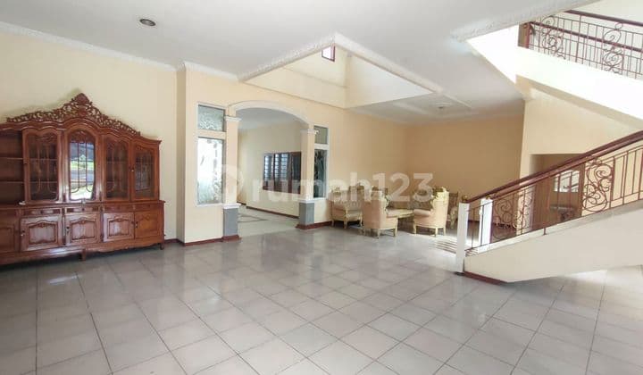 Disewakan Rumah Tinggal 2 Lt / Ruang Usaha Batununggal