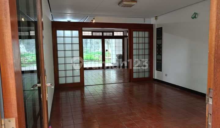 Disewakan Ruang Usaha. Cocok.utk.kantor. Bimbel Minim.renov Sayap Pasteur.