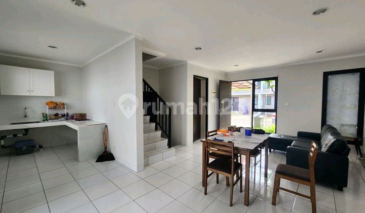Disewakan Rumah 2 Lt Bagus. Minimalis.furnish Sumarecon Bandung
