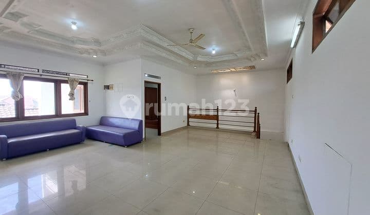 Disewakan Rumah Besar Cocok Utk Keluarga Besar Atau Utk Kantor Bisa Juga Utk Kost"an Batununggal