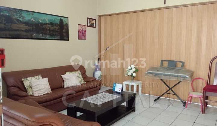Rumah Lama dengan Lokasi Strategis Dekat Kampus Ternama di Sayap Dago