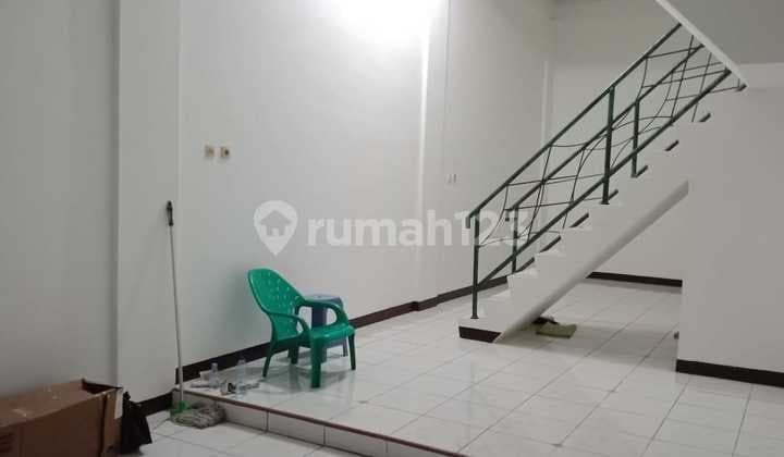 Sewa Rumah 3 Lantai di Jelambar Wijaya Kusuma Jakabar