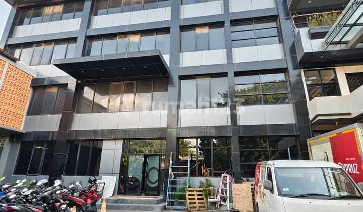 Gudang +Office + Showroom 4 Setengah Lantai di Sunter Agung
