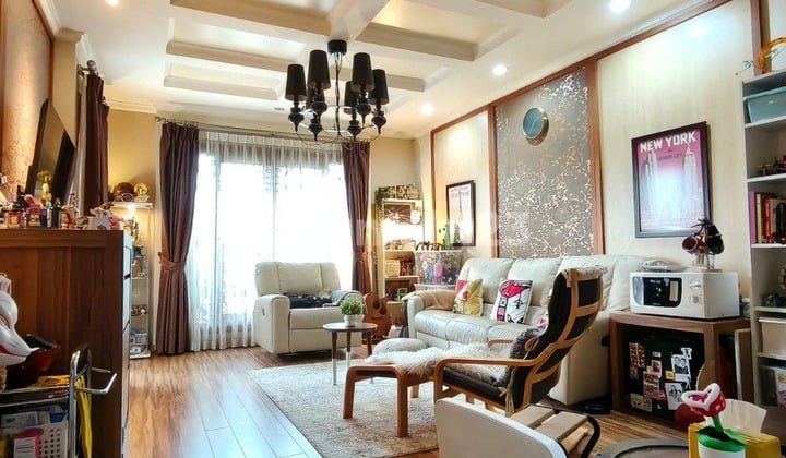 Dijual Rumah Klasik Tropis Area Slipi Jakarta Barat