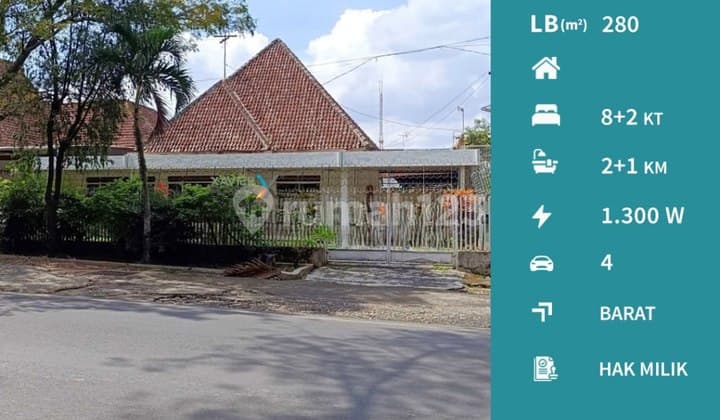 Classic House for Sale on the Road of Islands Klojen Malang.