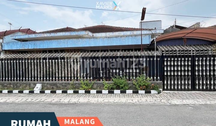 Classic Ready-to-Occupy House for Sale in Kasin, Klojen, Malang Near Alun-Alun