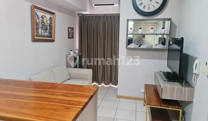 Sewa Apt 2BR Ada Furnish Masih Baru Seberang Mall Summarecon