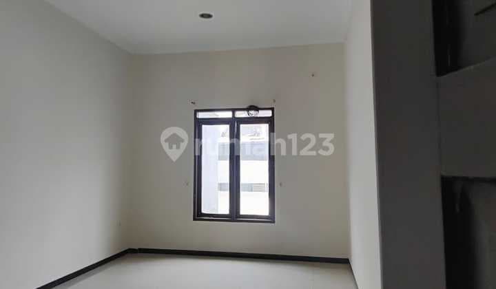 Rumah Nyaman Lux Modern di Komplek Mekar Wangi