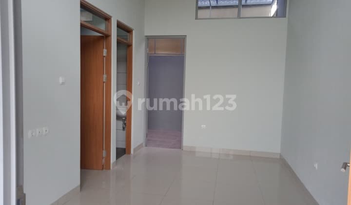 Rumah Masih Baru dan Sudah Renovasi di Istana Regency Jatinangor