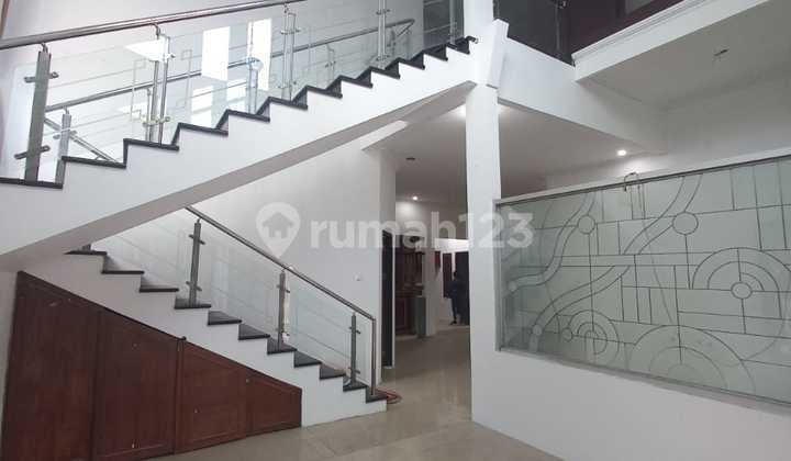 Rumah Lux Hommey Nyaman di Komplek Batununggal