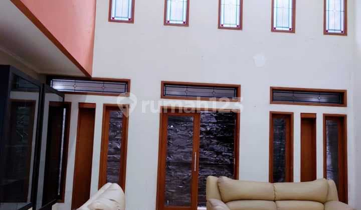 Rumah 2 Lantai Nyaman di Tengah Kota Sayap Pungkur