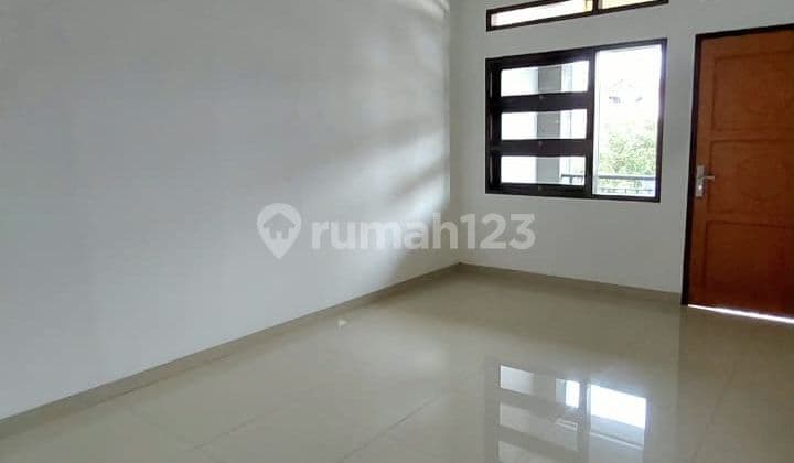 Rumah Nyaman Modern 2 Lantai di Turangga