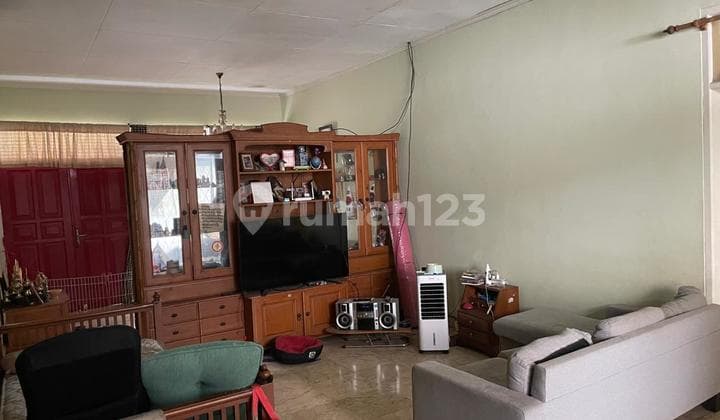 Rumah Nyaman Modern Minimalis di Sayap Supratman