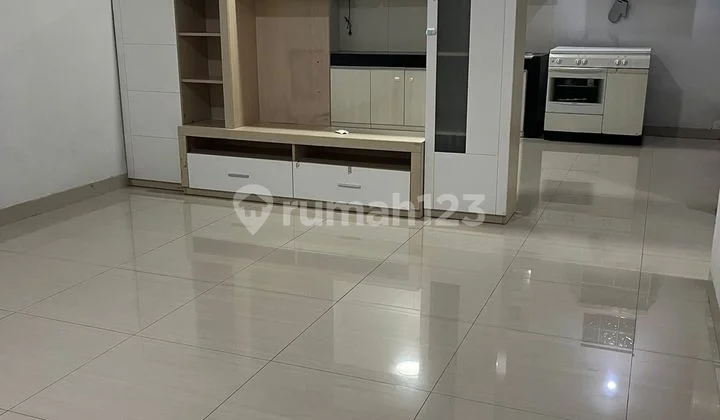 Rumah Minimalis 2 Lantai Siap Huni di Holis Regency