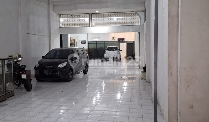 Rumah Plus Tempat Usaha Strategis di Tengah Kota