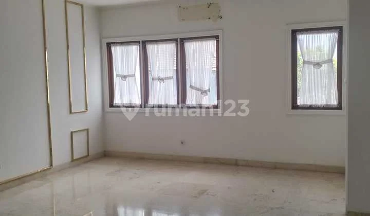 Ruko 3 Lantai Lokasi Ramai Strategis di Mekar Wangi